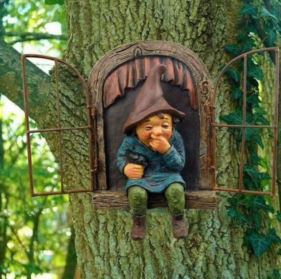 Gnome Door Hugger Statue